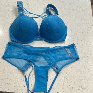 Victoria’s Secret 34d nwt bra very sexy matching panties size medium cheeky nwot